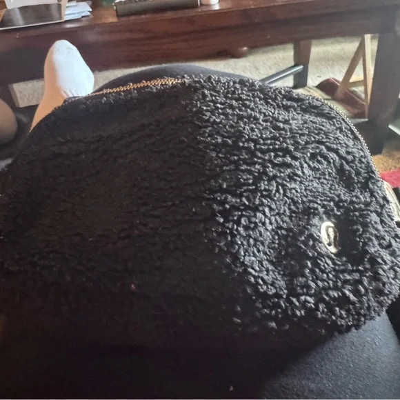 Lululemon fleece everywhere bag, guc - Picture 5 of 5